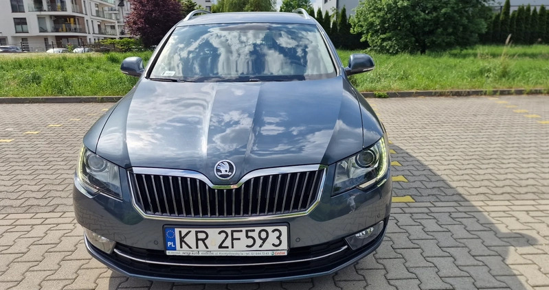 Skoda Superb cena 41999 przebieg: 187000, rok produkcji 2015 z Kraków małe 92